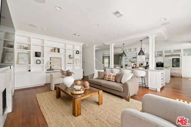 2543 Patricia Avenue, Los Angeles CA: https://media.crmls.org/mediaz/2cce9360-546f-44e4-9836-26485e4ff5c8.jpg