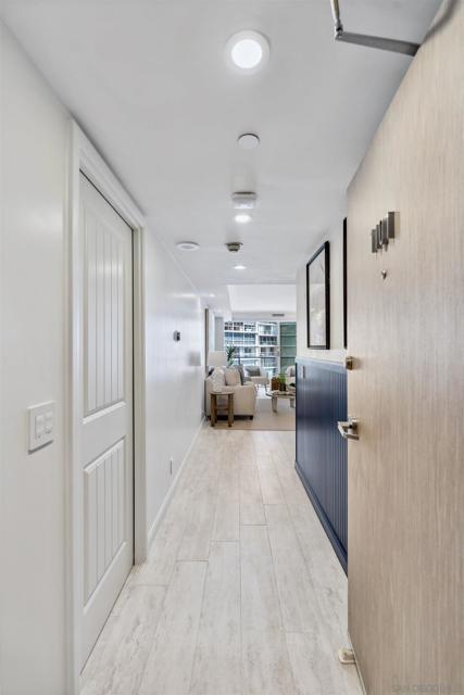 1810 Avenida Del Mundo, Coronado CA: https://media.crmls.org/mediaz/2ccea9ee-3123-4479-a95f-b549315a2de9.jpg