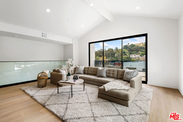 3657 1/2 Regal Place, Los Angeles CA: https://media.crmls.org/mediaz/2cceacf8-fc87-4615-83a0-1f631d147ac0.jpg