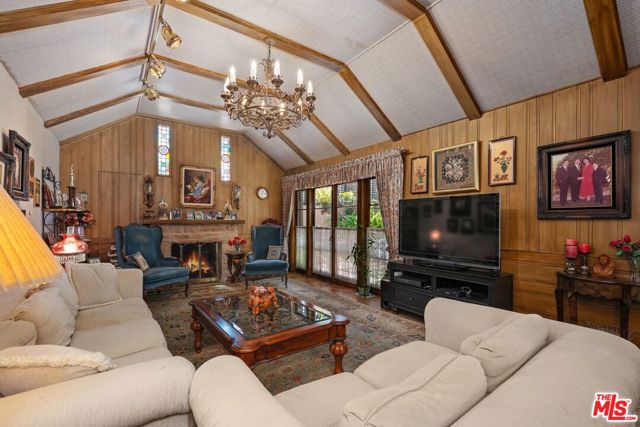 11450 Ayrshire Road, Los Angeles CA: https://media.crmls.org/mediaz/2ccf15cf-627c-4c1d-97a7-6d2e4fda3ddb.jpg