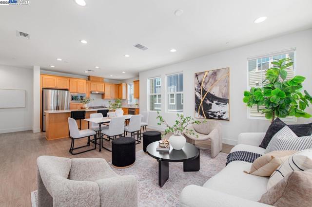 1416 Julia Ln, Concord CA: https://media.crmls.org/mediaz/2ccf9a3f-b969-414f-b345-95fde78bc13e.jpg