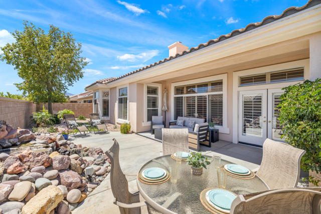 37396 Pineknoll Avenue, Palm Desert CA: https://media.crmls.org/mediaz/2ccfc5a2-da80-40dd-9e9c-afcb2f77320a.jpg