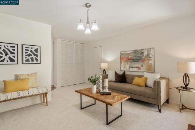 1706 Siskiyou Dr, Walnut Creek CA: https://media.crmls.org/mediaz/2ccfdda1-30bc-47fc-b94f-ed56b18fd251.jpg