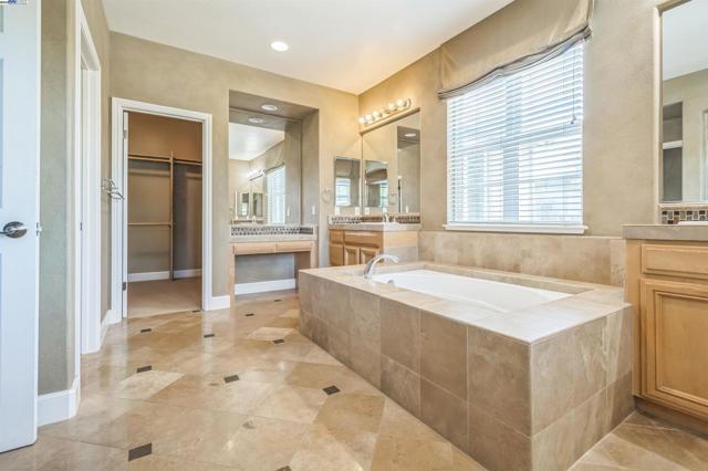 2089 Staghorn Way, Livermore CA: https://media.crmls.org/mediaz/2ccfe382-feb6-44ec-a3ef-d96c956747c5.jpg
