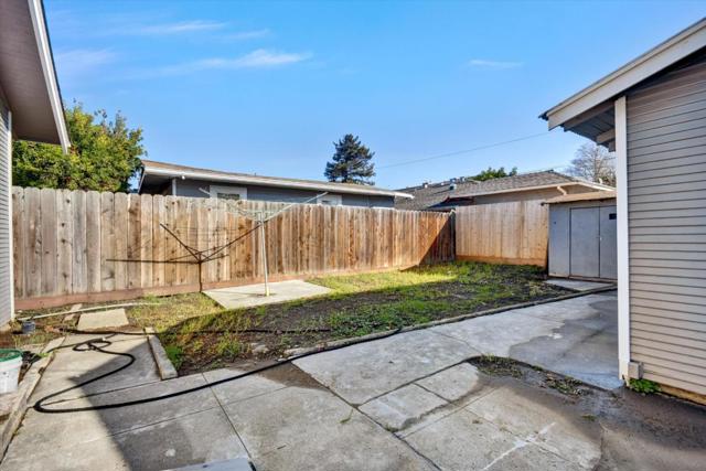 367 College Street, Hollister CA: https://media.crmls.org/mediaz/2ccffbd8-e9fe-4c7c-b735-53f2f0047a09.jpg