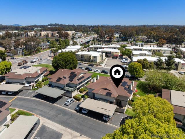 10155 Caminito Volar, San Diego CA: https://media.crmls.org/mediaz/2cd06dc9-40f7-4ebd-8762-49a2ff9ac7dd.jpg