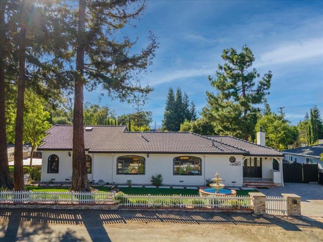 14375 La Rinconada Drive, Los Gatos CA: https://media.crmls.org/mediaz/2cd09cef-c233-411f-8a09-3e933e8a296c.jpg