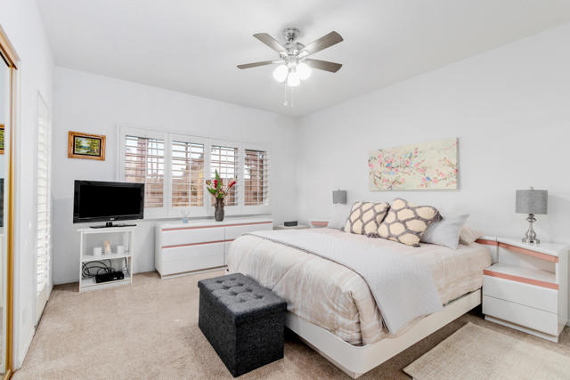 115 Desert Falls Dr. East E Drive, Palm Desert CA: https://media.crmls.org/mediaz/2cd0fd57-e93a-438f-bc8b-632ea2d828f1.jpg