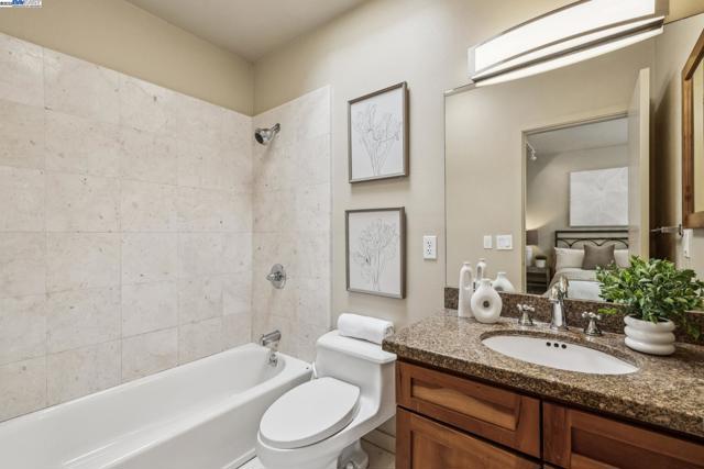 950 Harrison, San Francisco CA: https://media.crmls.org/mediaz/2cd15175-6f12-42ea-ac2d-138c521b3812.jpg