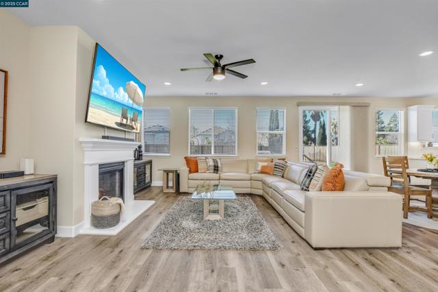 5420 Promontory Way, Antioch CA: https://media.crmls.org/mediaz/2cd1abe1-c752-416a-9f5f-0b148aec3d32.jpg