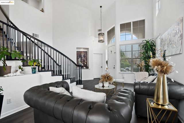 2105 Bedrock Way, Antioch CA: https://media.crmls.org/mediaz/2cd1b9fe-e3c7-4aad-a447-8d13886bcfa3.jpg