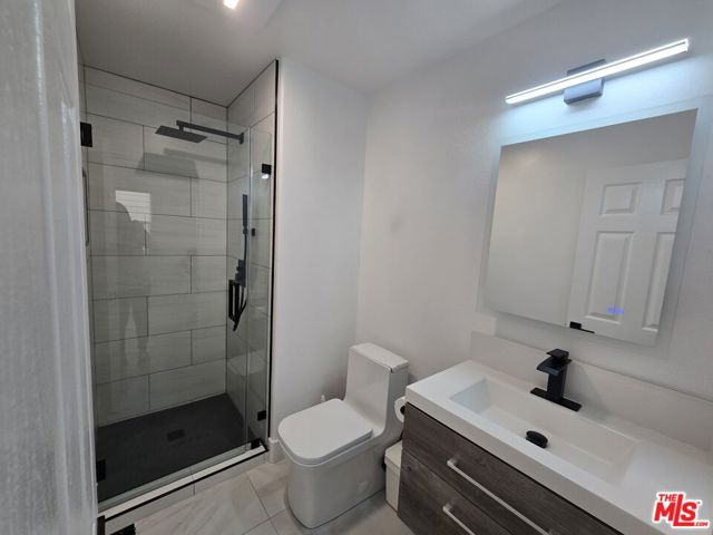 8004 Rose Street, Paramount CA: https://media.crmls.org/mediaz/2cd1c700-22e9-4b2f-81d9-025e9b24acc9.jpg