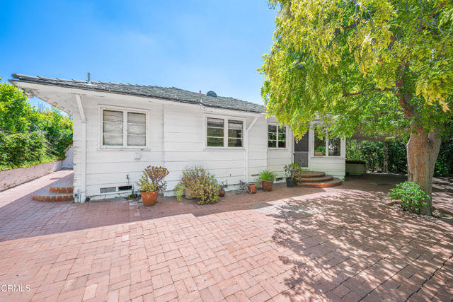 4369 Firmament Avenue, Encino CA: https://media.crmls.org/mediaz/2cd3269b-7ca8-48c9-b1e2-7dee5aea1d2f.jpg
