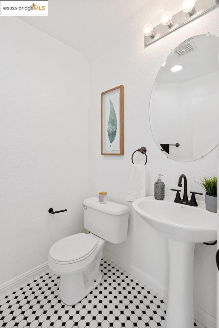 https://media.crmls.org/mediaz/2cd3c0c1-247a-4bd6-b42c-0dcea5ffd79b.jpg?preset=X-Large