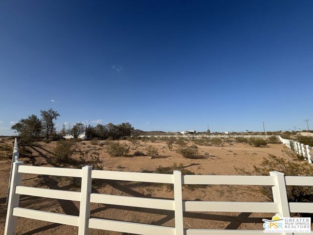 62922 La Brisa Drive, Joshua Tree CA: https://media.crmls.org/mediaz/2cd46019-b70b-457c-a5f4-6e09bbe7a951.jpg