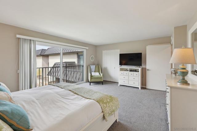 872 S Sierra Ave, Solana Beach CA: https://media.crmls.org/mediaz/2cd4f96b-afdb-4a4e-93b9-425f45c6e271.jpg