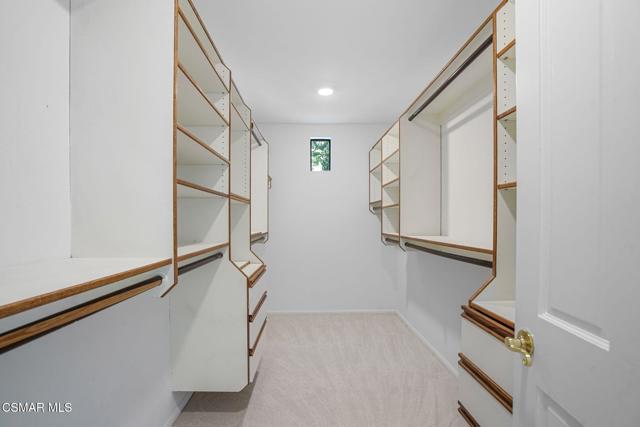 1142 Earlham Court, Oak Park CA: https://media.crmls.org/mediaz/2cd550ea-68be-4b9e-90f9-fa7d4f8f00b8.jpg