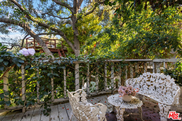 19544 Bowers Drive, Topanga CA: https://media.crmls.org/mediaz/2cd59a9f-2451-4898-ab1a-ba9a4f9d63e4.jpg