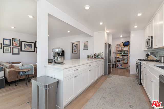 1005 N Alexandria Avenue, Los Angeles CA: https://media.crmls.org/mediaz/2cd66f6c-290d-4bed-a1e0-d14b7beeee63.jpg