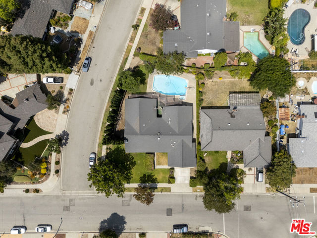 1379 Acapulco Avenue, Simi Valley CA: https://media.crmls.org/mediaz/2cd67374-2fe6-40a0-93c9-e4028eafa5d4.jpg
