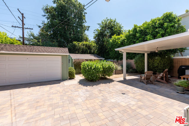 4316 Beeman Avenue, Studio City CA: https://media.crmls.org/mediaz/2cd6d5eb-b651-4b66-a74a-d156d94c5b27.jpg