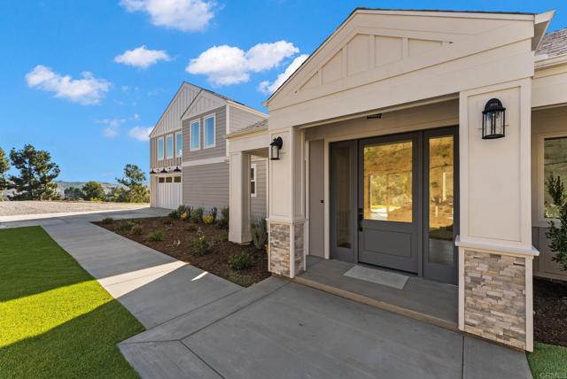 Detail Gallery Image 3 of 56 For 2747 via Del Robles, Fallbrook,  CA 92028 - 3 Beds | 3 Baths