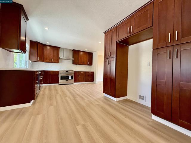 148 Lancaster Way, Vallejo CA: https://media.crmls.org/mediaz/2cd743b2-5b15-4c45-9f28-7d07dc137f86.jpg