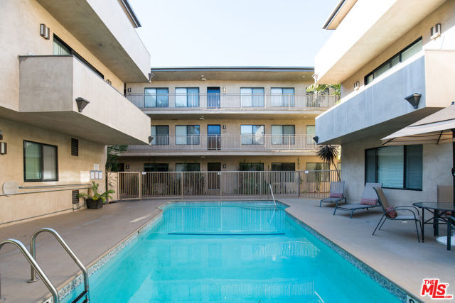 931 N ALFRED Street, Los Angeles CA: https://media.crmls.org/mediaz/2cd7871b-9d00-4fa5-9224-e0c214167624.jpg