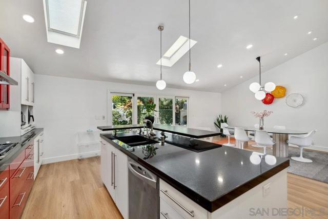7645 Caminito Coromandel, La Jolla CA: https://media.crmls.org/mediaz/2cd796a4-82e2-42b4-b4c2-8db7bd363a50.jpg