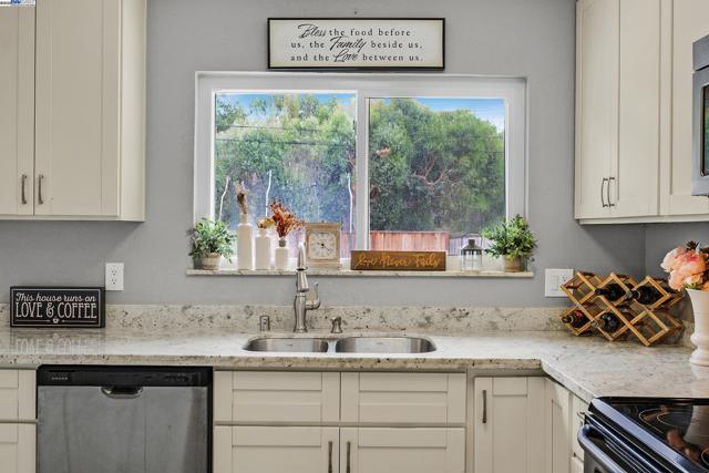 7845 Ironwood Dr, Dublin CA: https://media.crmls.org/mediaz/2cd840a4-42e7-4b3c-a057-4e717f42bdd8.jpg