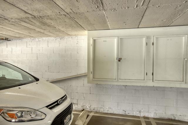 5003 Westpark Dr, North Hollywood CA: https://media.crmls.org/mediaz/2cd8bdec-469b-4bf3-a60a-cc49f897731a.jpg