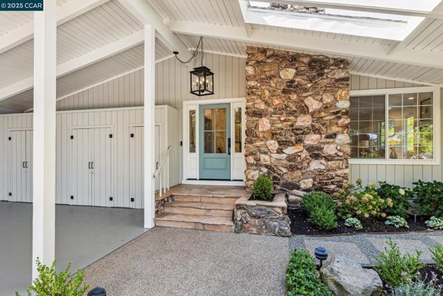 1023 Ameno Court, Lafayette CA: https://media.crmls.org/mediaz/2cd8cf8d-d2f0-4ea9-b598-0fa9a4808b72.jpg