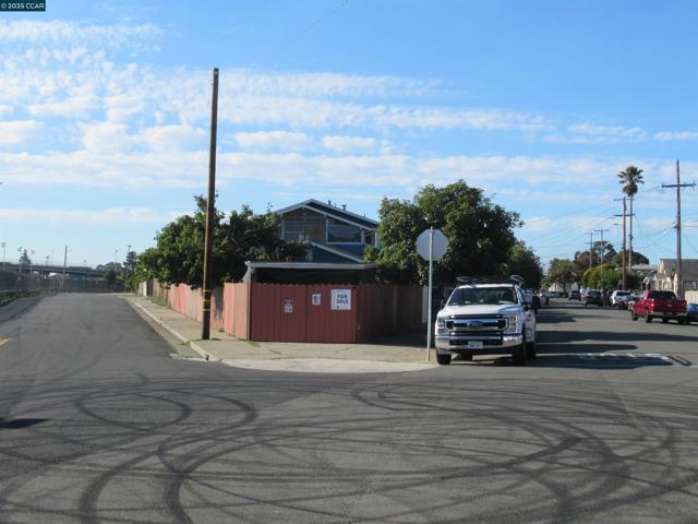 615 15Th St, Richmond CA: https://media.crmls.org/mediaz/2cd8daa9-76b7-4462-b68e-c3d7c4b5027f.jpg
