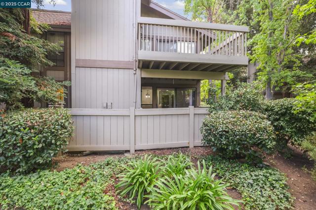 1544 Bailey Rd, Concord CA: https://media.crmls.org/mediaz/2cd9b5ac-490a-414b-8ad5-55c2a5a8ec2f.jpg