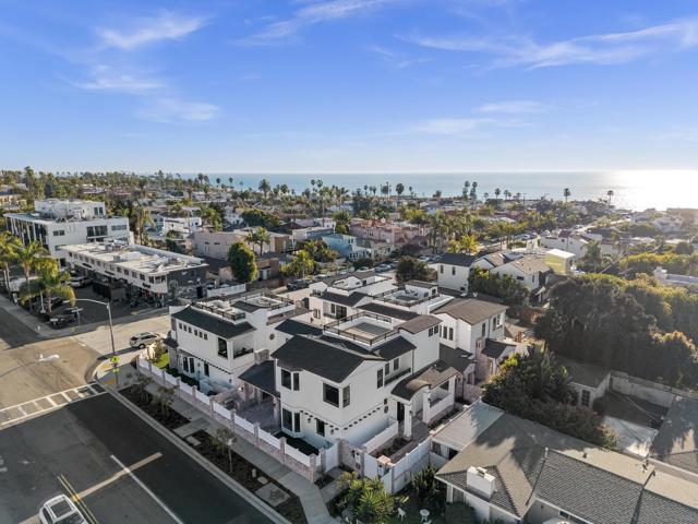 464 466 Westbourne, San Diego CA: https://media.crmls.org/mediaz/2cd9f7b6-29cf-45a2-b472-dbece2343959.jpg