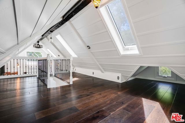 638 N Topanga Canyon Boulevard, Topanga CA: https://media.crmls.org/mediaz/2cda04c7-f8ef-4ea6-a11b-e7e512e5e432.jpg