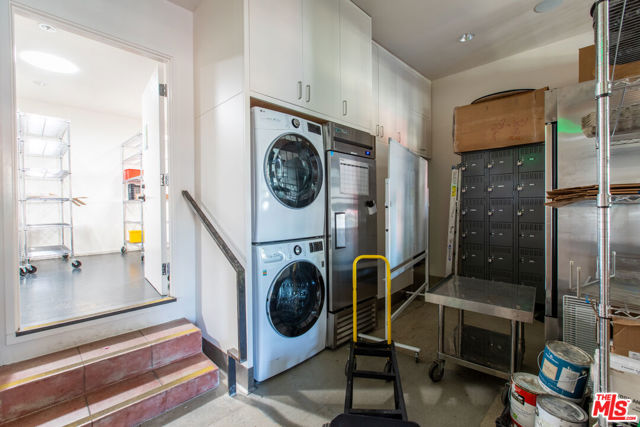 12906 Venice Boulevard, Los Angeles CA: https://media.crmls.org/mediaz/2cda4bda-15ef-4b10-8b8d-51706fe1c8a4.jpg