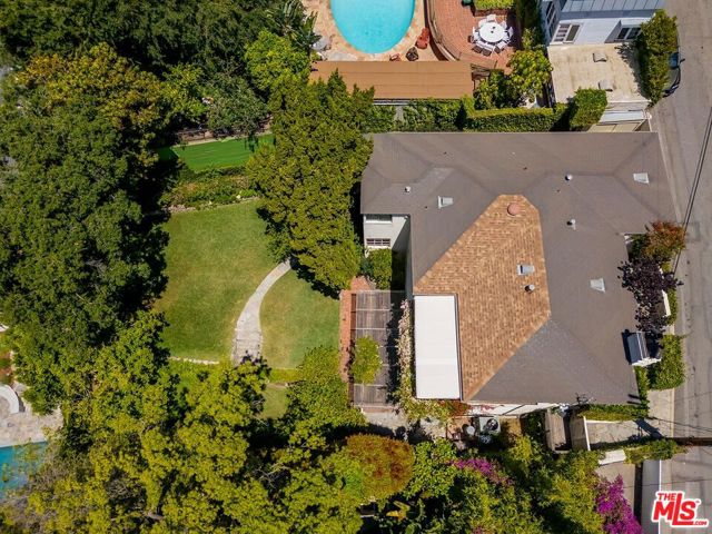 1591 Sunset Plaza Drive, Los Angeles CA: https://media.crmls.org/mediaz/2cda9ebf-94a9-49da-b0b5-44fb1120cc0e.jpg