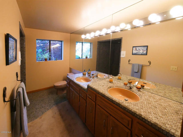 2442 Valley Meadow Drive, Oak View CA: https://media.crmls.org/mediaz/2cdae614-1dbe-4755-b159-adda6d8d39be.jpg