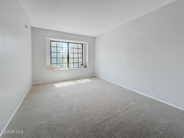 5404 Quakertown Avenue, Woodland Hills CA: https://media.crmls.org/mediaz/2cdb4ae6-0ef9-47db-8d79-3a72aca21ddd.jpg