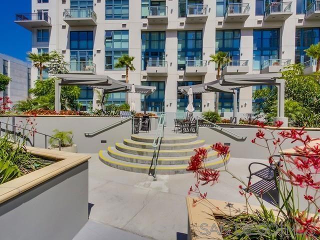 1240 India St, San Diego CA: https://media.crmls.org/mediaz/2cdbdc46-c01b-4330-8c67-3f4d2fdc7df1.jpg