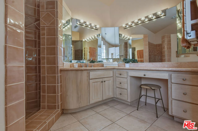 4734 Louise Avenue photo 55