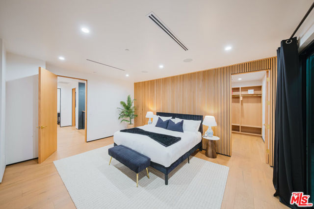 5141 Varna Avenue, Sherman Oaks CA: https://media.crmls.org/mediaz/2cdc7044-aabc-46cd-b92b-9a8f56ccf268.jpg