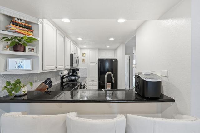 Detail Gallery Image 11 of 39 For 3711 Balboa #B,  San Diego,  CA 92117 - 2 Beds | 2 Baths