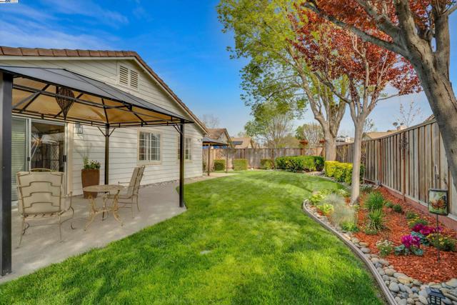 631 Splitrail Ct, Livermore CA: https://media.crmls.org/mediaz/2cdca15b-61ca-4b58-9aba-2e0155babca0.jpg