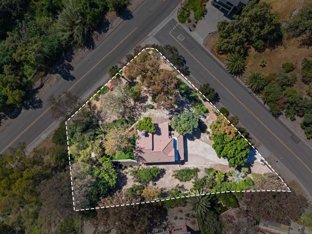 2277 Dunstan, Oceanside CA: https://media.crmls.org/mediaz/2cdd162c-bcef-47d7-93fe-4c798575d6ad.jpg