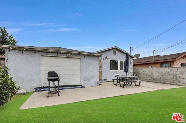 2463 Easy Avenue, Long Beach CA: https://media.crmls.org/mediaz/2cdd3756-263e-48f9-a622-36c7642f9032.jpg