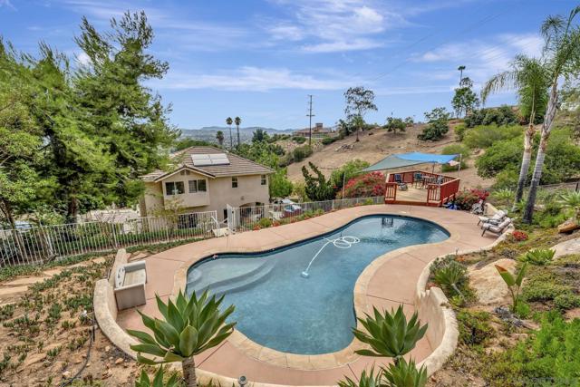 2106 Zachary Gln, Escondido CA: https://media.crmls.org/mediaz/2cddd3c5-8427-4937-acbb-341da5f6d79a.jpg