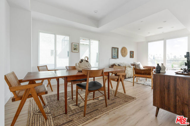 2514 Berkeley Avenue, Los Angeles CA: https://media.crmls.org/mediaz/2cddfc02-8dd8-483c-a424-387bdd79d743.jpg