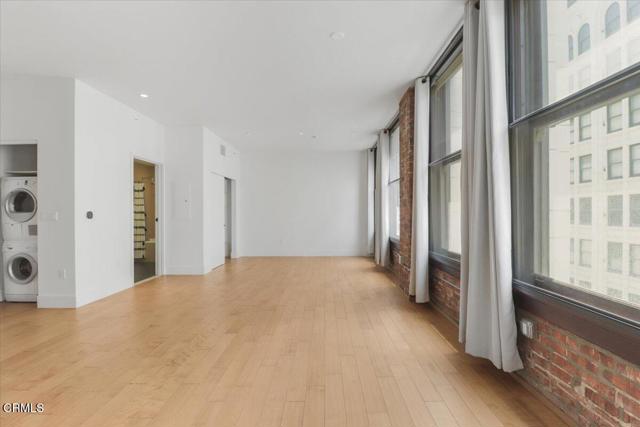 460 S Spring Street, Los Angeles CA: https://media.crmls.org/mediaz/2cde07a5-6586-4e4c-a640-4bd318fdb949.jpg